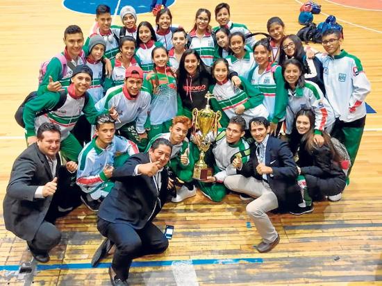 Manabitas ganan medallas de oro en torneo nacional de taekwondo