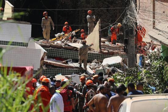 Aumentan a siete los muertos tras derrumbarse dos edificios en Río de Janeiro
