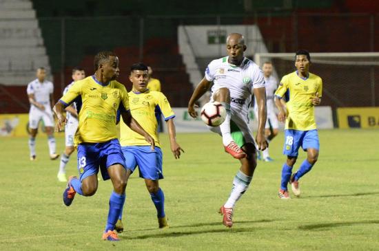 Liga de Portoviejo y Gualaceo empatan 1-1 en el Reales Tamarindos