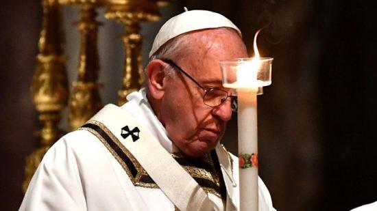 El Papa Francisco llama a superar el miedo durante su homilía en la Vigilia Pascual