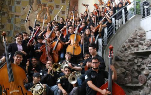 Orquesta de joven ecuatoriano gana premio en festival europeo de música
