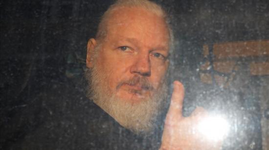 La Fiscalía sueca comunicará el lunes si reabre el caso contra Assange