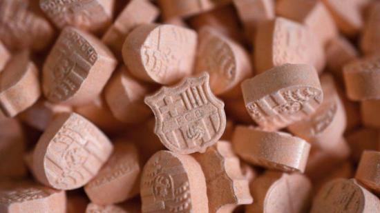 Decomisan casi 2.400 pastillas de éxtasis con escudo del Barcelona de España