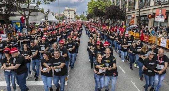 En España, mil personas baten récord Guinness por bailar bachata
