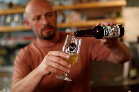 Científicos israelíes recrean antigua cerveza a partir de levadura milenaria