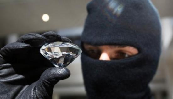 Dos ladrones roban un diamante de 50 millones de dólares en un hotel de París