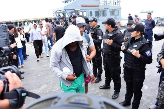 Arribaron al puerto de Manta los 23 pescadores detenidos frente a las costas de Mazatlán, México