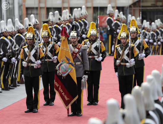 Honores militares y ofrendas recuerdan la Batalla del Pichincha