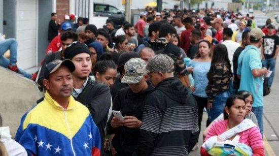 Aumenta el flujo de venezolanos en frontera de Ecuador ante pedido de visado en Perú