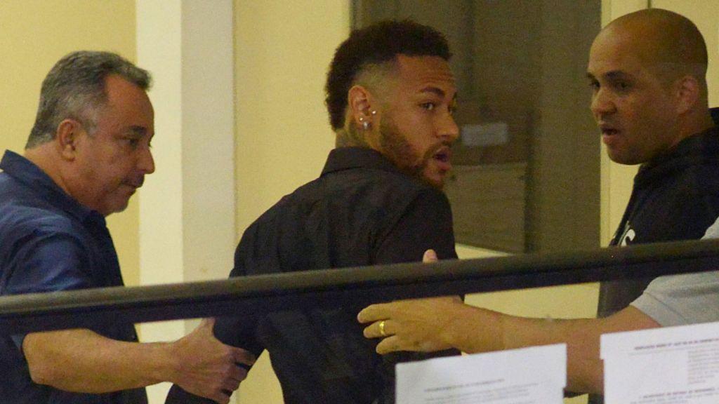 Neymar Llega A La Comisaría Para Declarar Por Acusación De Violación ...