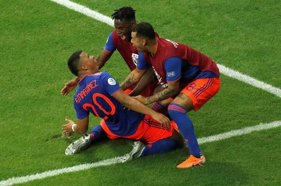 Con goles de Martínez y Zapata, Colombia derrotó a la Argentina de Messi
