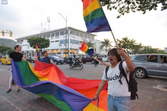 Ecuador: Matrimonio civil igualitario debe esperar hasta el registro oficial