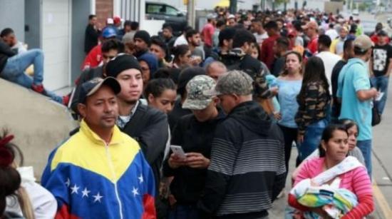 ONG advierte de 'inconsistencias' en trato de Ecuador hacia venezolanos