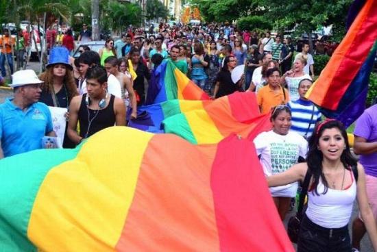Fallo judicial abre la lucha social por el matrimonio homosexual en Ecuador