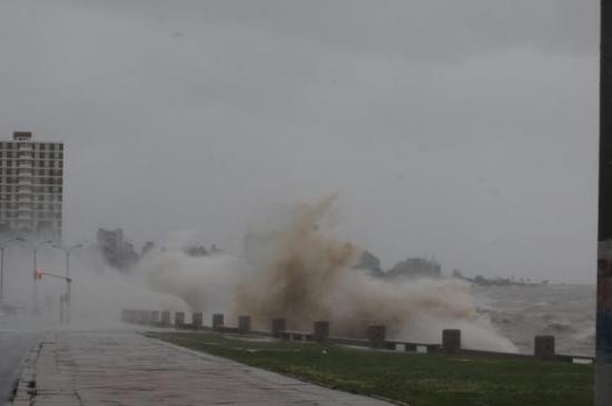 Un ciclón extratropical afecta al sur de Uruguay con 'vientos intensos'