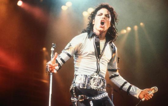 La familia de Michael Jackson le homenajea diez años después de su muerte