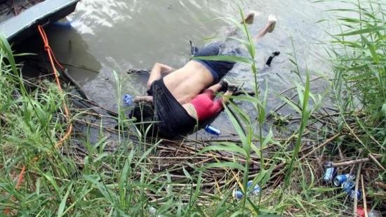 Foto de padre e hija ahogados refleja desesperación de migrantes, dice autor