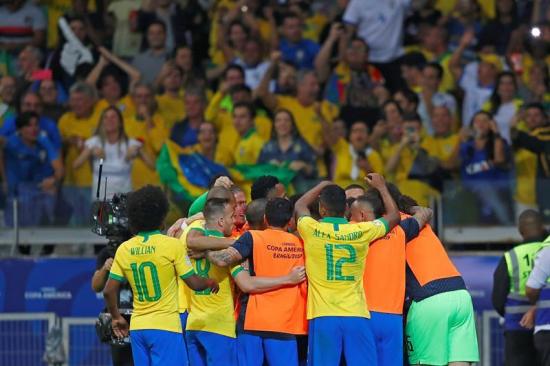 Día libre para la selección brasileña antes de viajar a Río para la final
