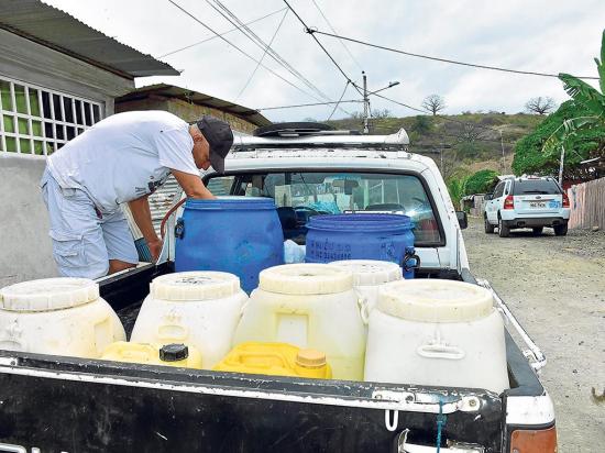 Siete meses con agua a medias en ciudadela de Portoviejo
