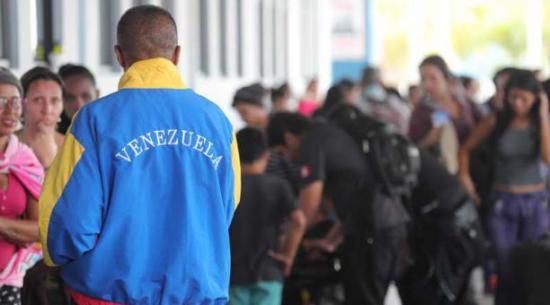 Cerca de 400 venezolanos residentes en Ecuador regresarán en julio a su país