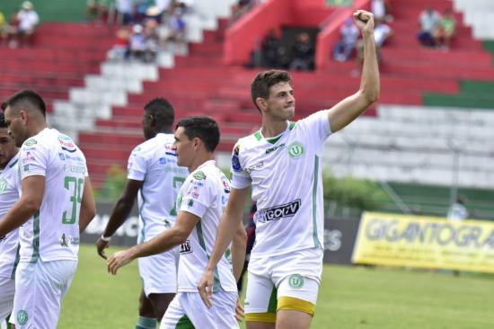Liga de Portoviejo vence a Clan Juvenil en el estadio Reales Tamarindos (4-0)