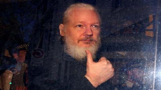 Señalan a Julian Assange de haber interferido en elección de EEUU desde embajada