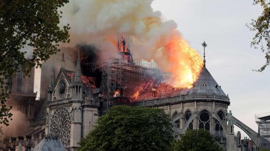 El personal de Notre Dame tardó 30 minutos en llamar a bomberos, según New York Time