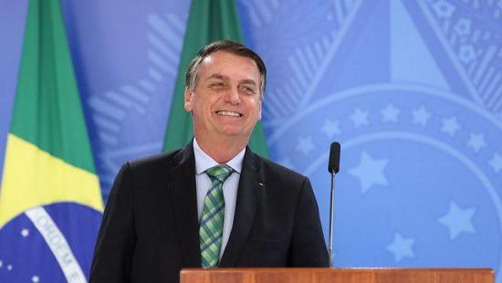 Bolsonaro dice no entender polémica por designar a su hijo como embajador