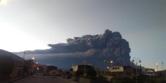Explosiones del volcán Ubinas dejan más de 1.300 afectados en Perú