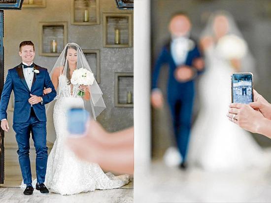 Arruina con su celular la foto perfecta en  una boda