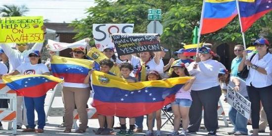 Venezolanos agradecen aprobación de medida para 'vivir sin angustias' en EEUU