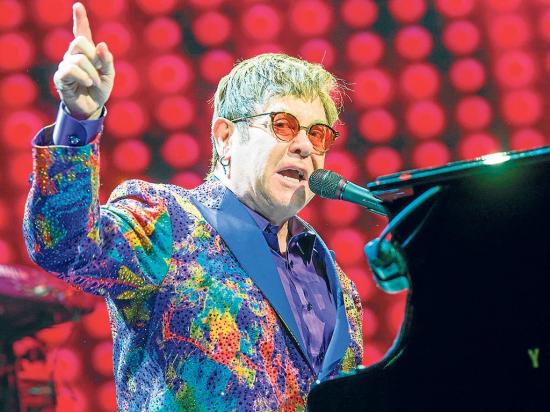 Elton John celebra 29 años de haber dejado el alcohol