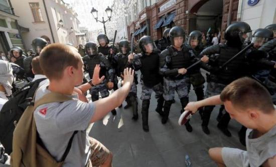 Más de 300 detenidos en protesta opositora en Moscú, según ONG