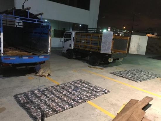 Dos camiones cargados con droga son detenidos en San Vicente