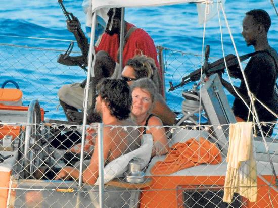 Piratas secuestran a veinte marinos