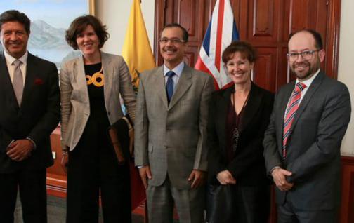 Ecuador y Reino Unido analizan un acuerdo contra la doble imposición