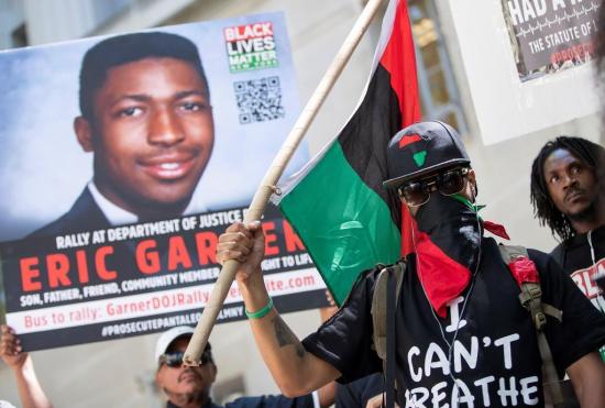 Despiden a policía que causó muerte de afroamericano en Nueva York en 2014
