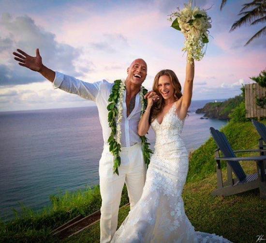 Dwayne 'La Roca' Johnson se casa en una ceremonia secreta en Hawái
