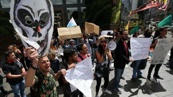 Ecologistas ecuatorianos se manifiestan ante embajada de Brasil en Quito