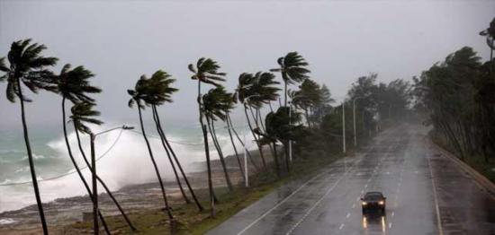 Torrenciales lluvias caen sobre la isla de Gran Bahama por huracán Dorian
