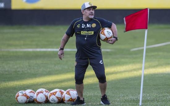 Maradona niega haber fichado como técnico de Gimnasia y Esgrima La Plata