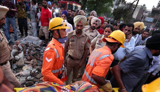Mueren 20 personas en la explosión de una fábrica de fuegos artificiales en la India