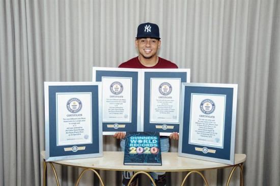 Ozuna suma cuatro récords Guinness a su colección de trofeos