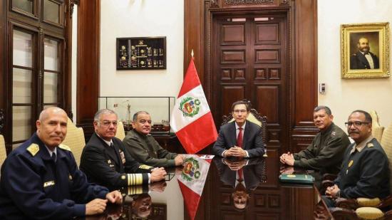 Jefes militares dan respaldo al presidente de Perú tras disolución Congreso