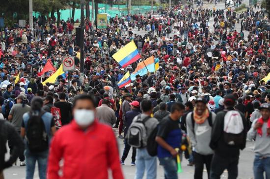 Unos 10.000 indígenas acampan en parque de Quito en víspera de masiva marcha