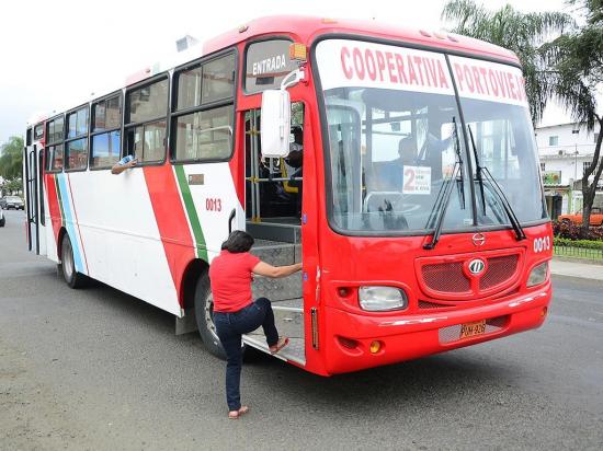 Taxis y buses retoman hoy las actividades en Portoviejo
