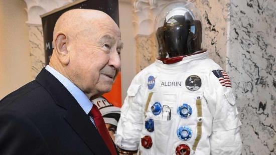 Fallece el cosmonauta soviético y primer caminante espacial Alexéi Leónov
