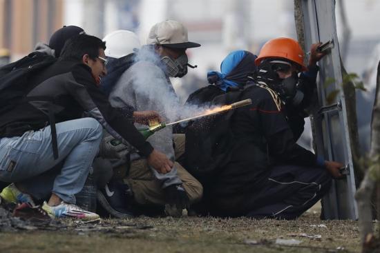 Se registran nuevos choques entre manifestantes y la Policía en Quito