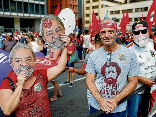 Simpatizantes de Lula piden su libertad