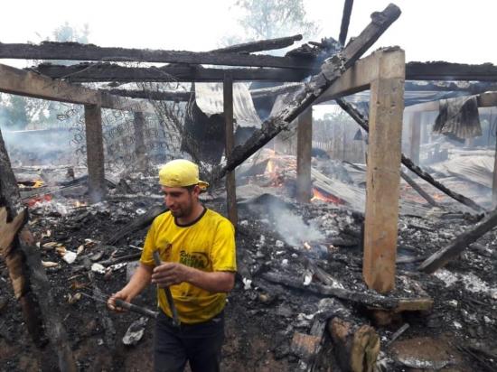 El fuego destruye dos viviendas en Manabí